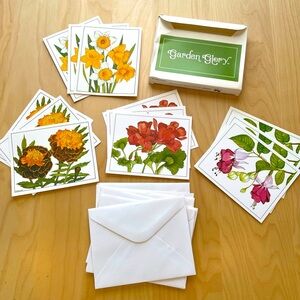 Vintage Stationery by Current Garden Glory 4 Floral Designs w Envelopes 1979